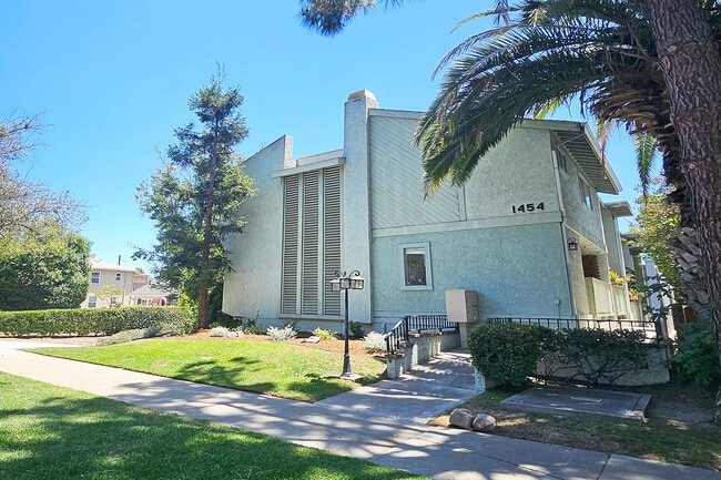 Building Photo - 1454 E Orange Grove Blvd