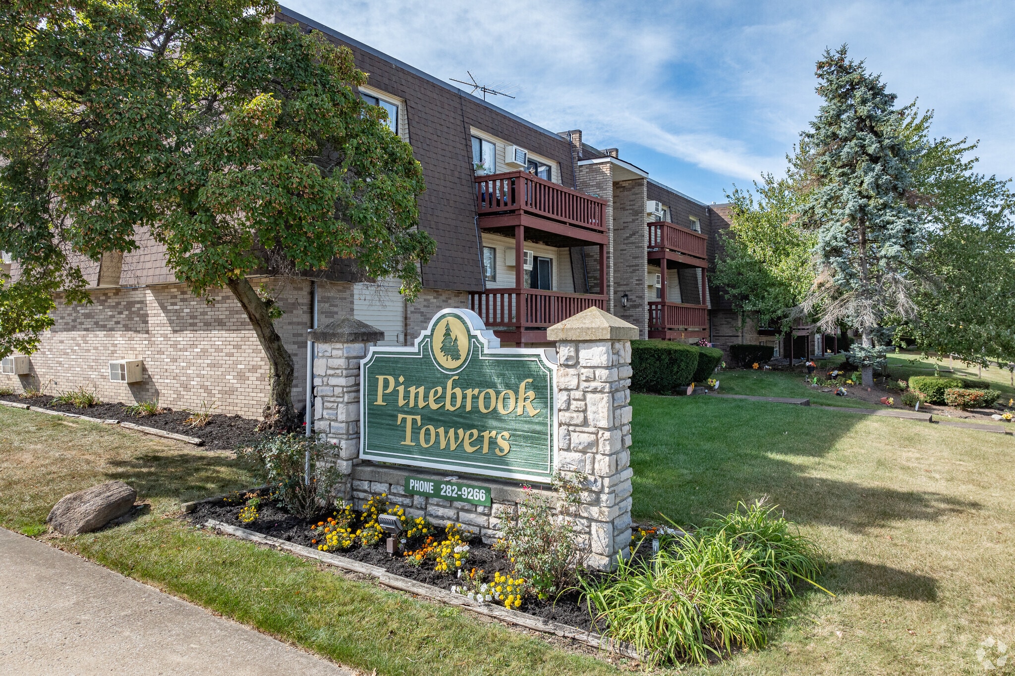 Pinebrook Tower Apartments – photo 1