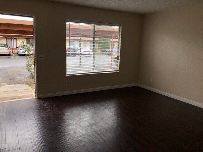 Building Photo - 23815 Hemlock Avenue, Unit 7