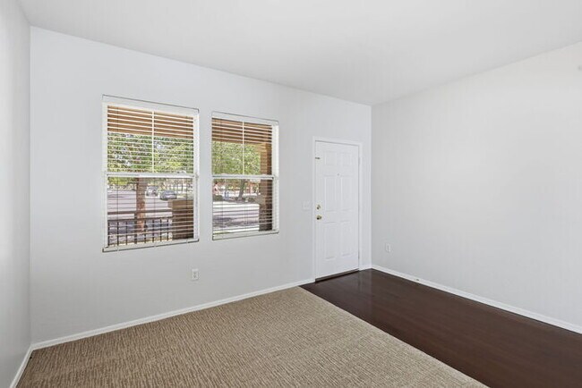 Foto del edificio - 4265 E Windsor Dr