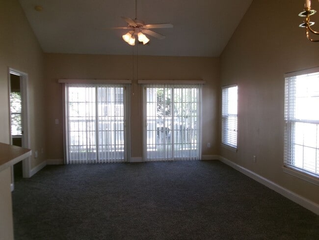 Building Photo - 3 bedroom, 2 bath condo in The Fountains