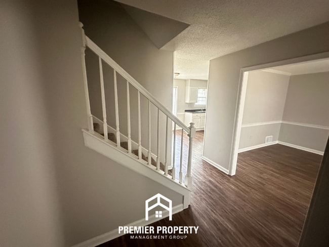 Building Photo - 6764 Henredon Dr