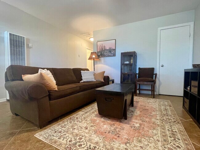 Foto del edificio - 6186 Chia Ave