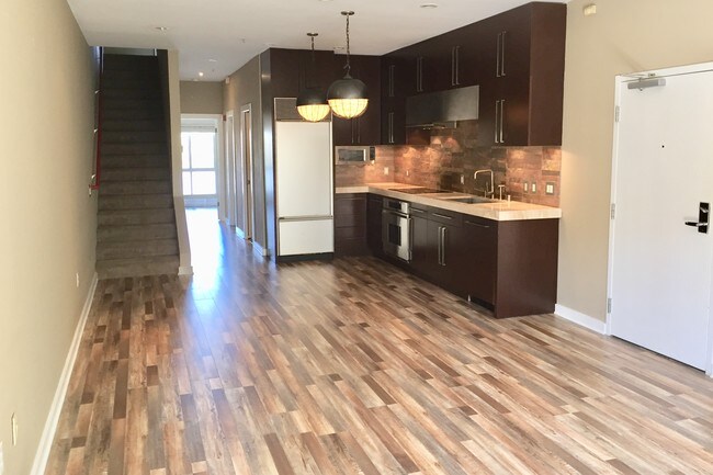 Primer piso, cocina y sala de estar - 2027 Market St