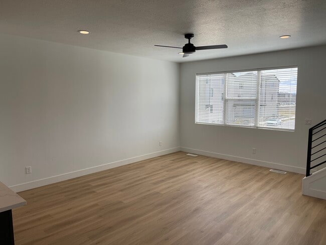 Building Photo - 954 W 350 S
