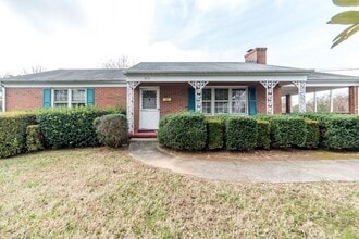 Building Photo - 913 Sandusky Dr