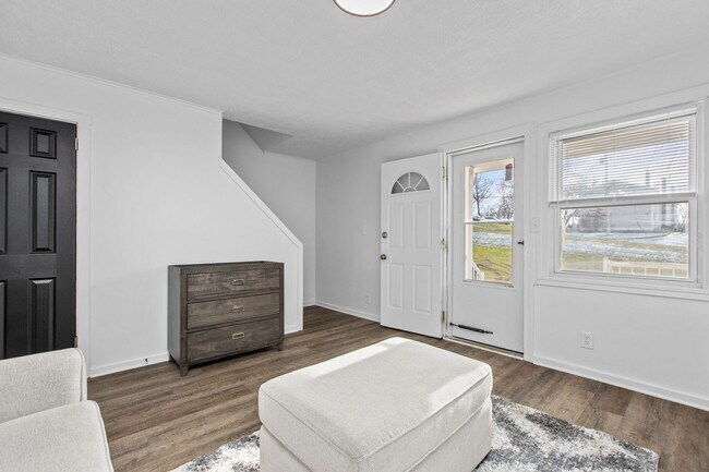Building Photo - Charming 2-bedroom, 1-bathroom townhouse l...