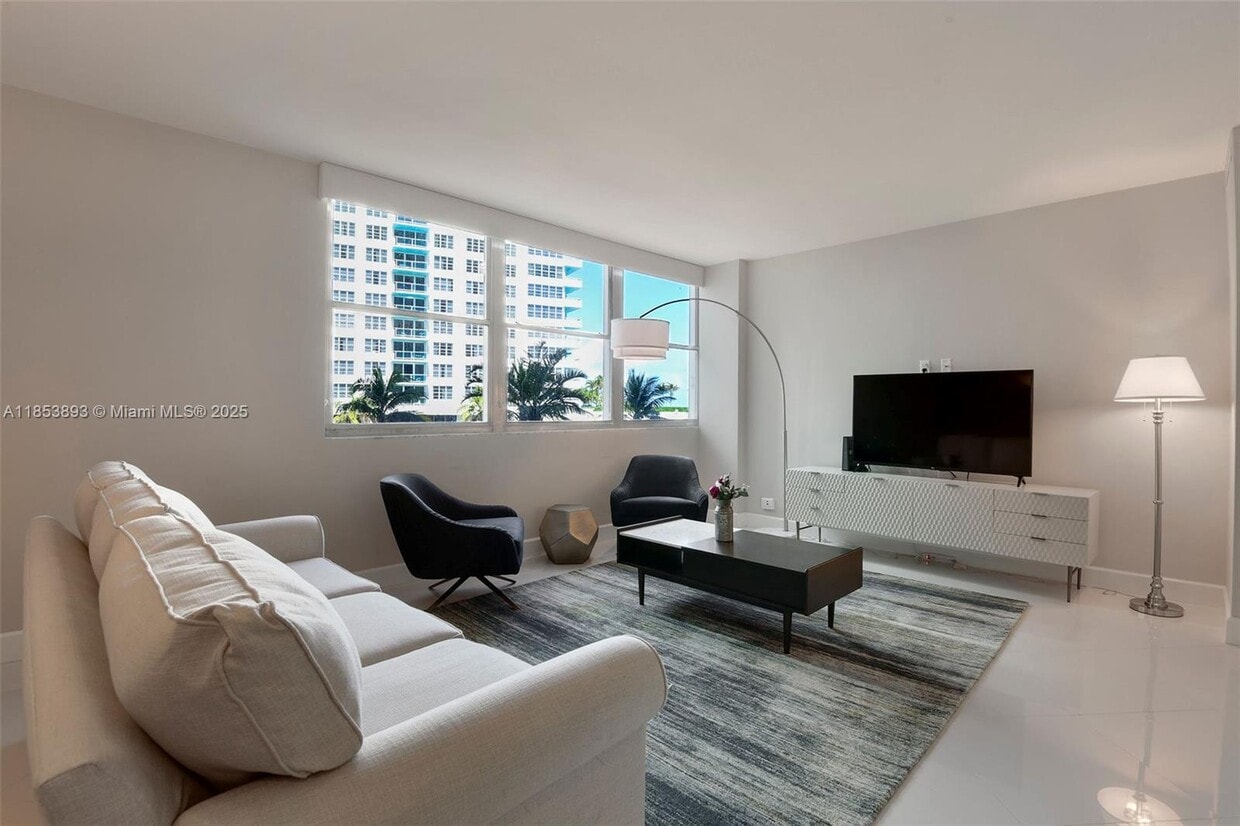 Foto principal - 5055 Collins Ave