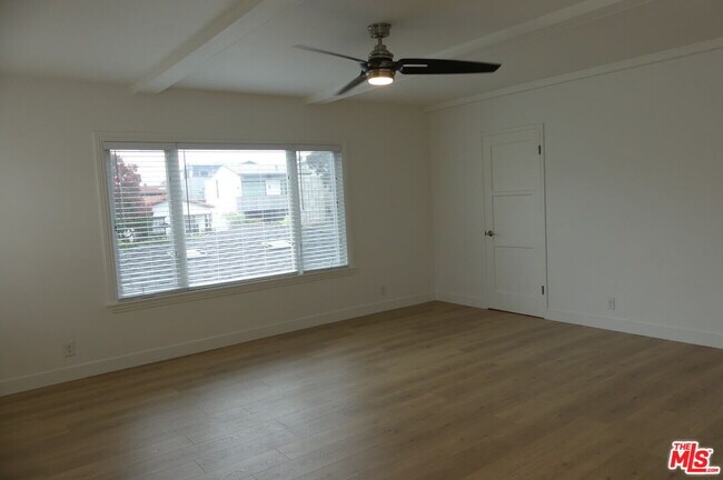 Foto del edificio - 309-3095 Jasmine Ave
