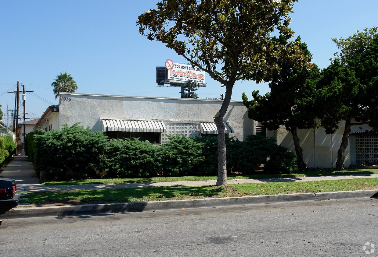 Building Photo - 1915 E Wilson Ave