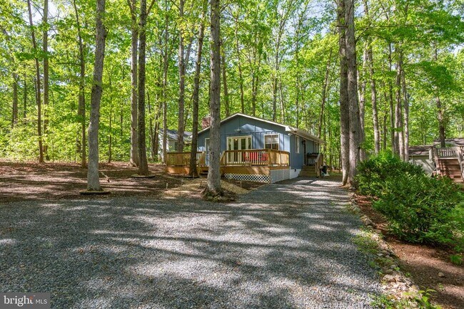 Foto del edificio - 303 Wilderness Dr