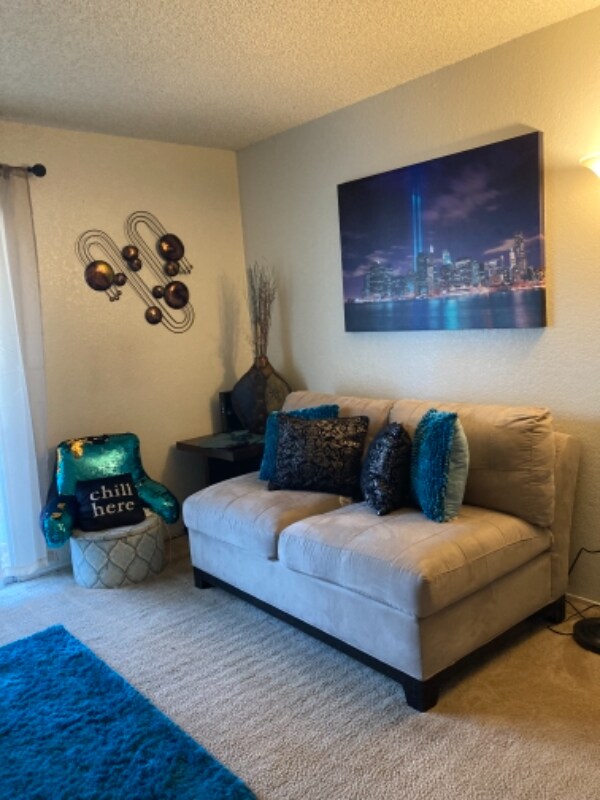Foto del edificio - 7336 Greenhaven Dr