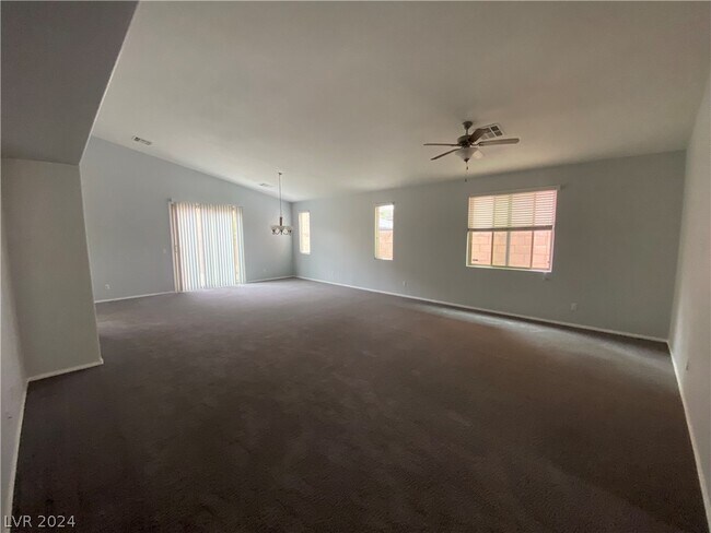 Foto del edificio - 7242 Summer Grove Ave