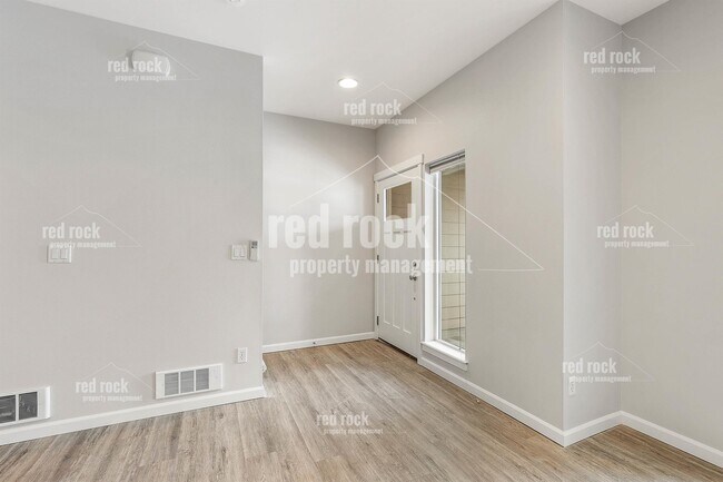 Foto del edificio - 1710 N Willamette Rd