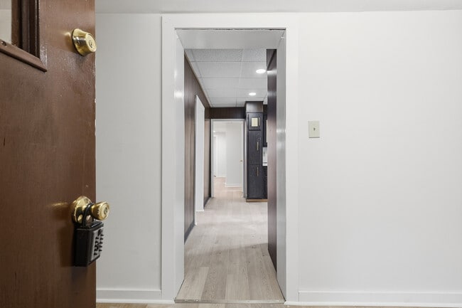 Building Photo - 2521 N Main Ave