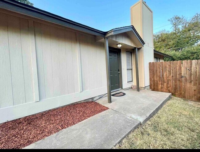 Foto del edificio - 1725 Horseshoe Cir