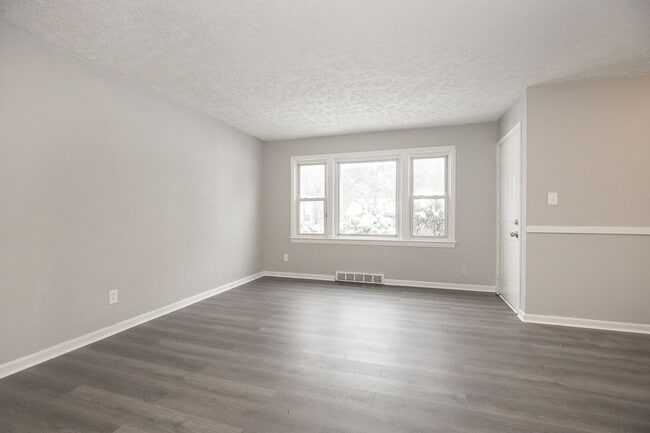 Foto del edificio - NEWLY RENOVATED! 3 BED, 1 BATH BEAUTIFUL SINGLE-FAMILY HOME IN CLEVELAND!