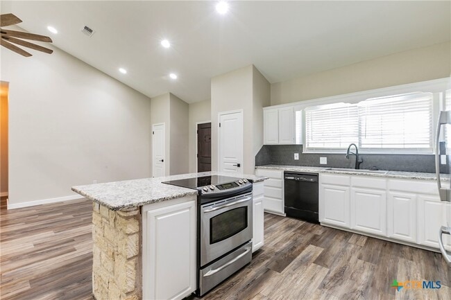 Building Photo - 14380 Spotted Horse Ln