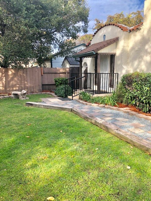 Foto del edificio - 16050 Mateo St