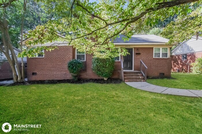 Primary Photo - 2621 Amber Dr, Charlotte, NC 28208