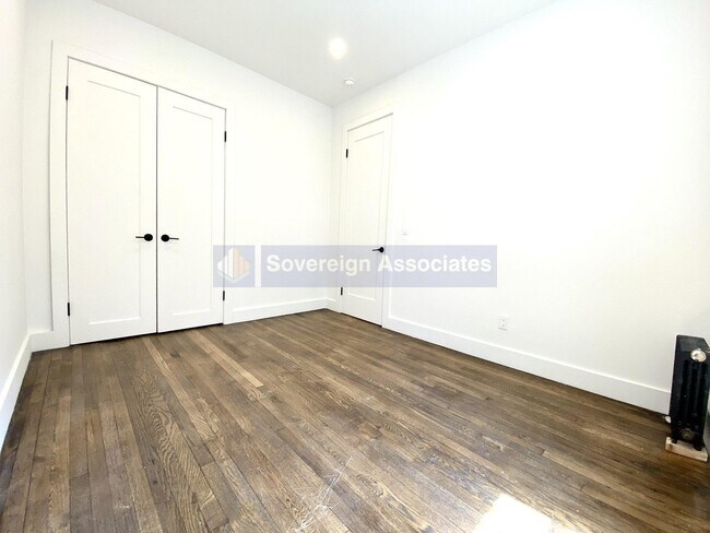 Building Photo - 45 Tiemann Pl