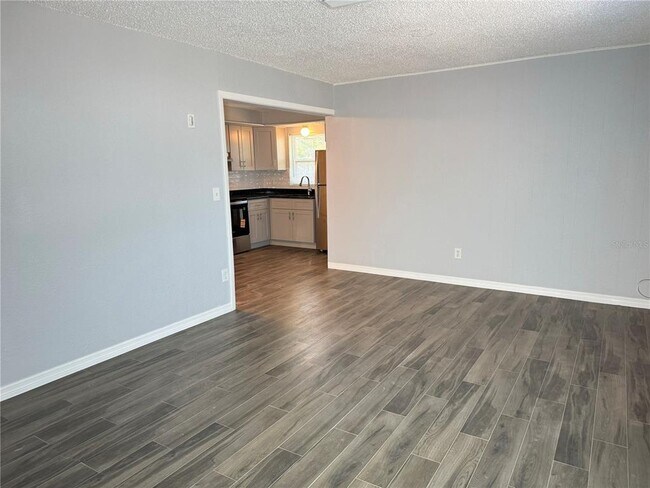 Foto del edificio - 904 Lake Palms Dr