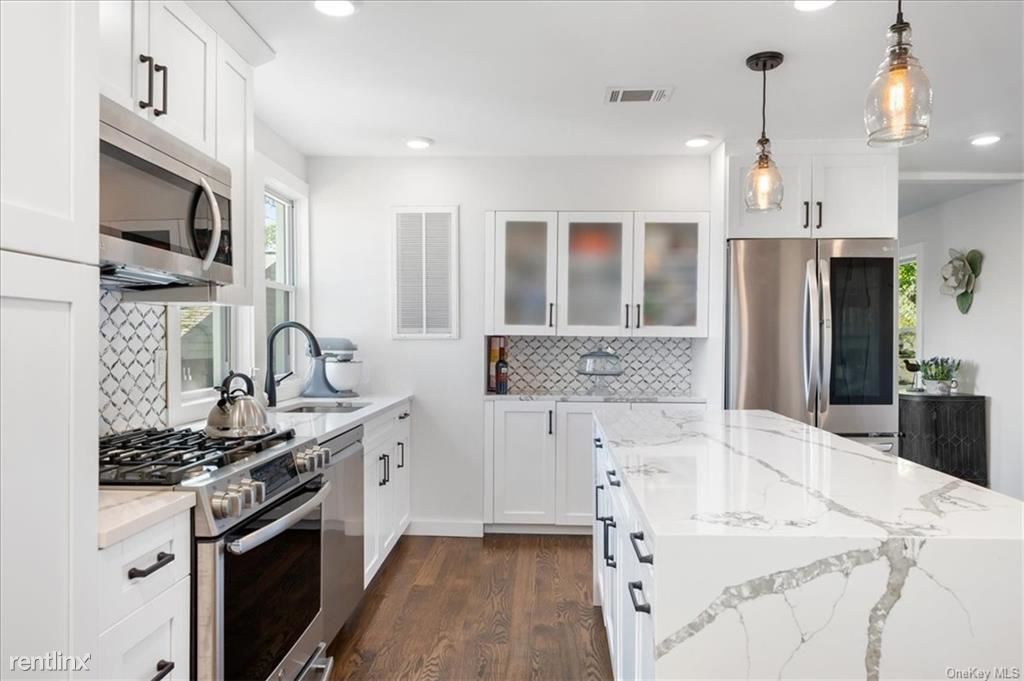 Foto del edificio - 3 br, 2 bath House - 18 Kinney St