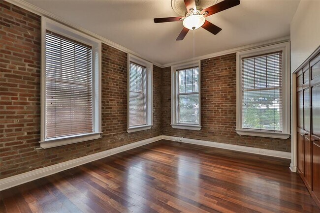 Foto del edificio - 215 Central Ave