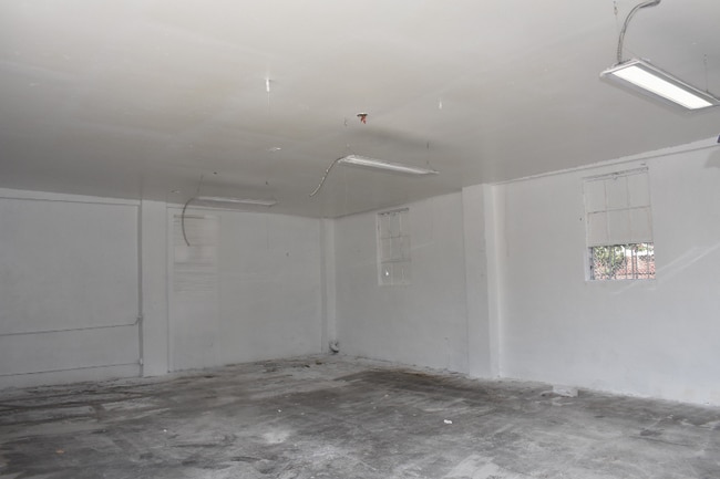 Building Photo - 6400 S Broadway
