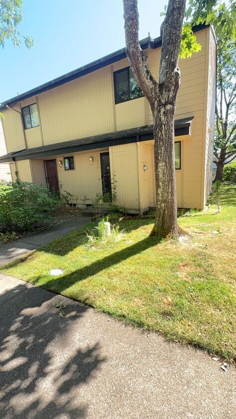 Primary Photo - 2 Bed, 1.5 Bath Condo in The W. Eugene Nei...