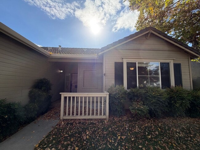 Building Photo - Single story home in Salida!