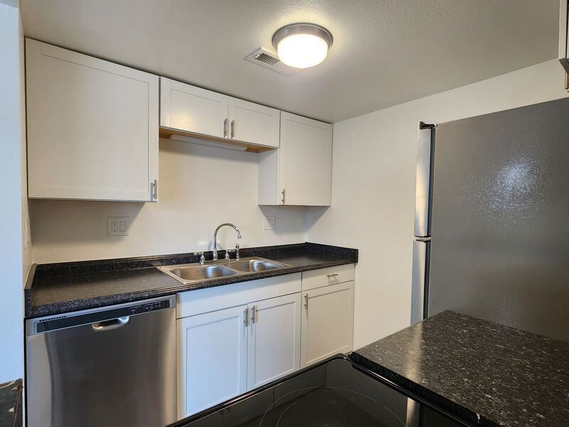 Foto principal - 9100 E Girard Ave