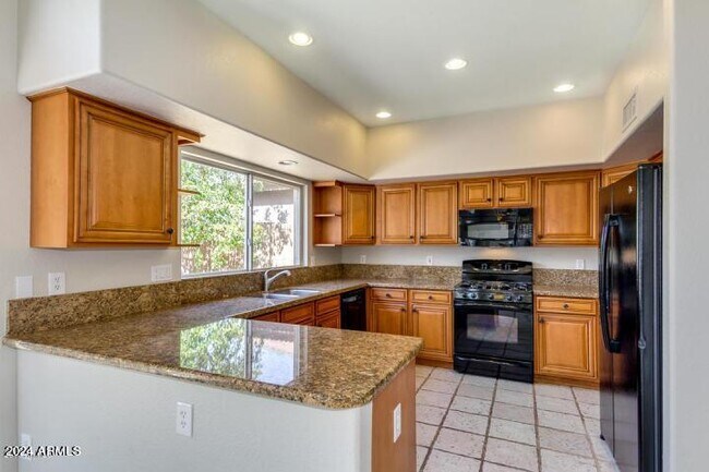 Building Photo - 4522 E Rowel Rd