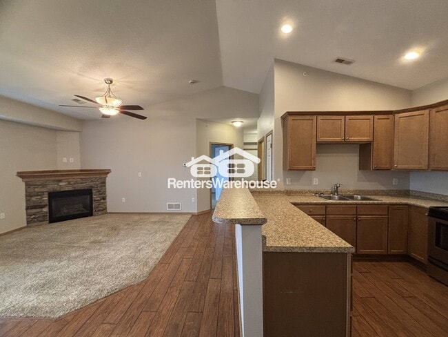 Building Photo - 2000 Meadow Ct