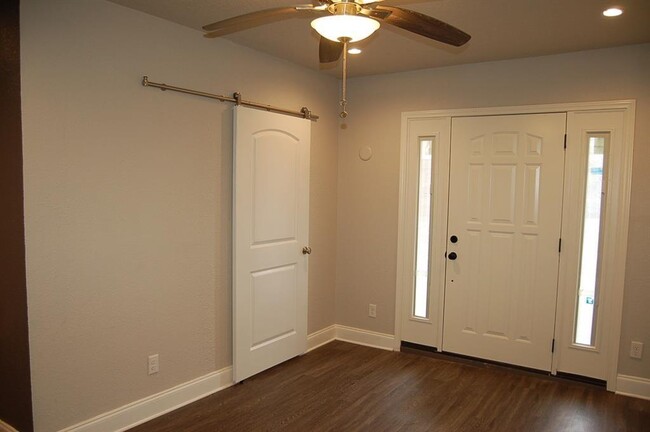 Foto del edificio - 4630 Woodside St