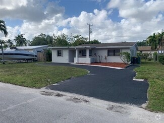 Building Photo - 2733 SW 46th Ct