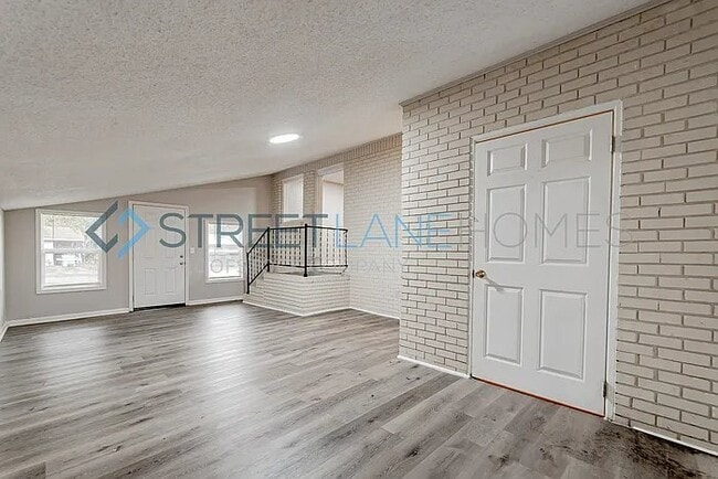 Building Photo - 2520 Stonehenge Dr