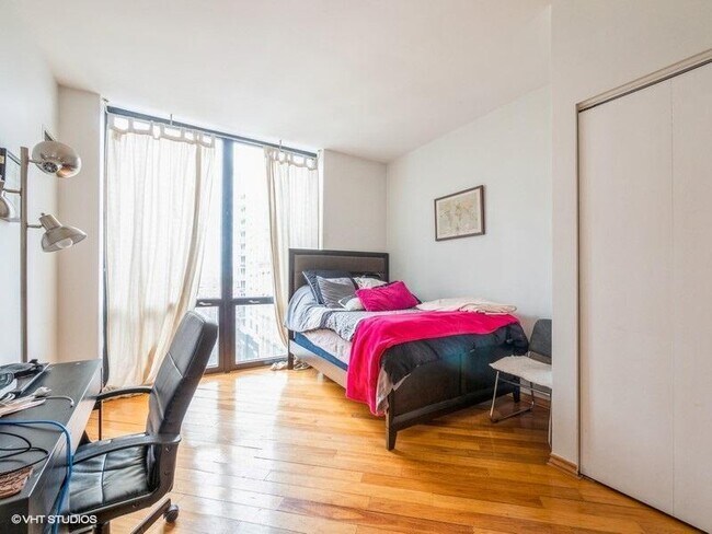 Foto del edificio - 435 W Erie St