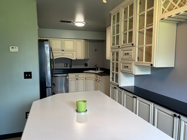 Foto del edificio - 460 Baldwin Ave