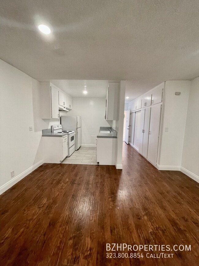 Building Photo - 7077 Lanewood Ave