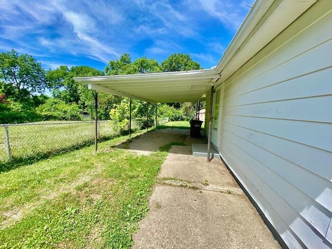 Building Photo - Cozy move in ready 2 Bed Middletown Home!