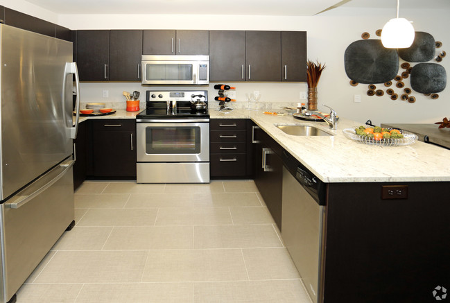 Foto del edificio - 1575 Harbor Blvd