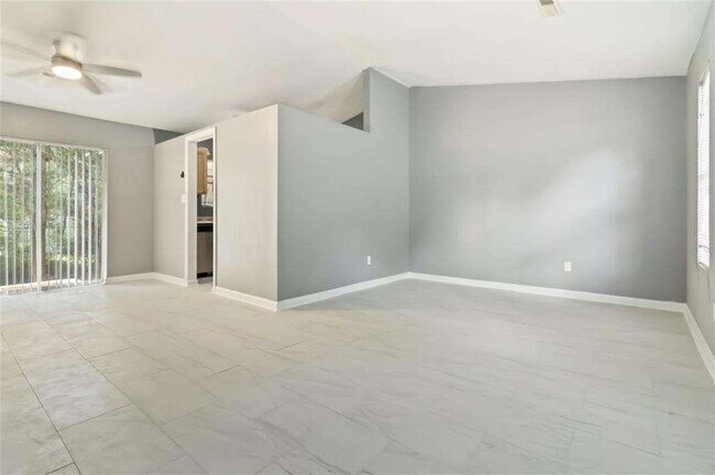 Foto del edificio - 6925 Cainwood Dr