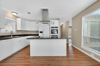 Building Photo - 1414 S Kirkwood Rd