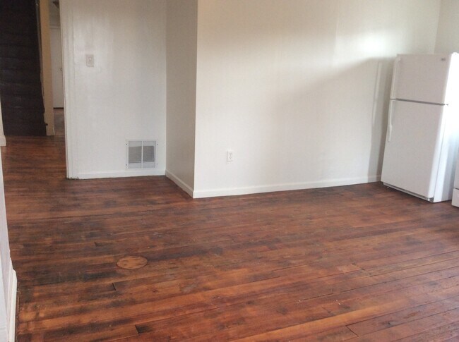 Foto del edificio - Spacious 3 Bedroom, Laundry, East End Near...