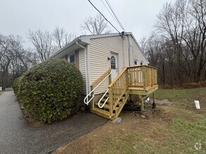 Building Photo - 9 White Oak Rd