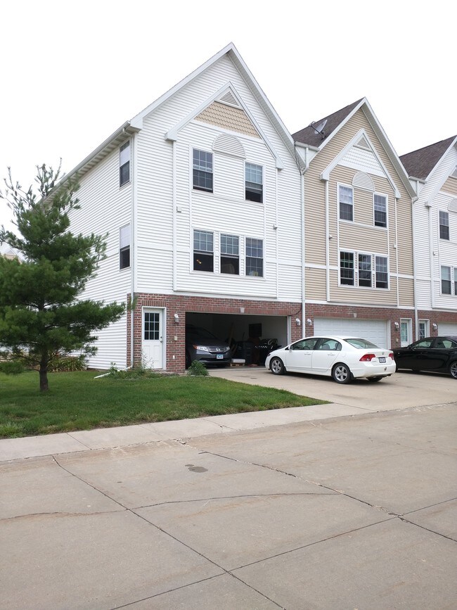 1278 SE Village View Ln, Ankeny, IA 50021 Townhome Rentals in Ankeny