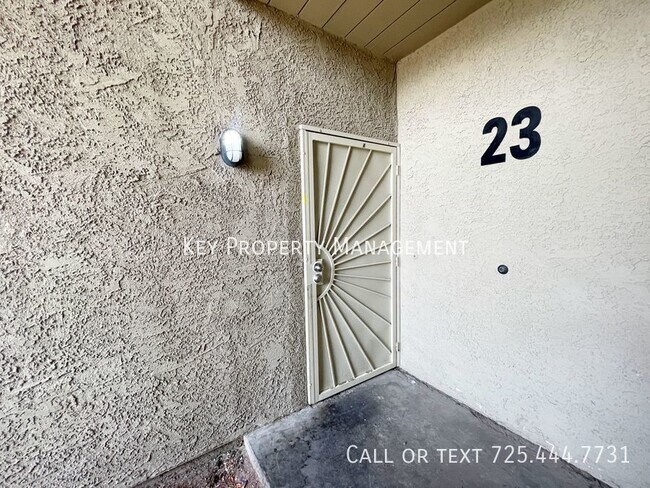 Foto del edificio - BEAUTIFUL 2 BED 2 BATH DOWNSTAIRS UNIT NEA...