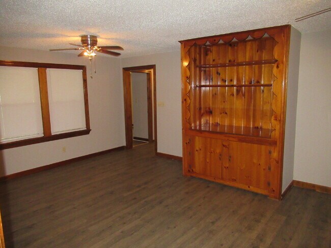 Foto del edificio - Charming 3-bedroom bungalow located in the...