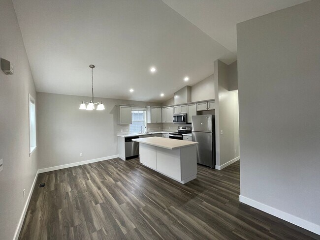 Photo - Kent - Cozy 3 bedroom / 2 bathroom Rambler House